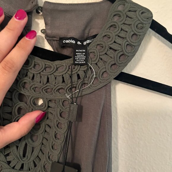 NWT Cable & Gauge Top Green High Neck Lace Sleeveless Flowy Boho Top M - Picture 3 of 5